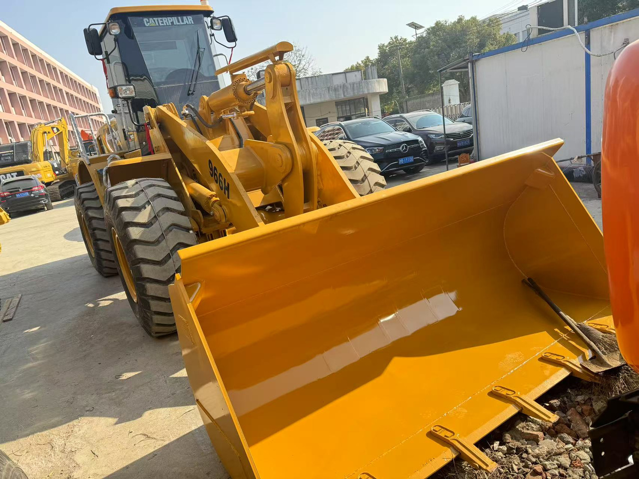 CATERPILLAR 966H - Chargeuse sur pneus: photos 2 CATERPILLAR 966H - Chargeuse sur pneus: photos 2