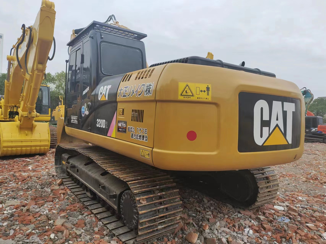 CATERPILLAR CAT 320D - Pelle sur chenille: photos 2 CATERPILLAR CAT 320D - Pelle sur chenille: photos 2