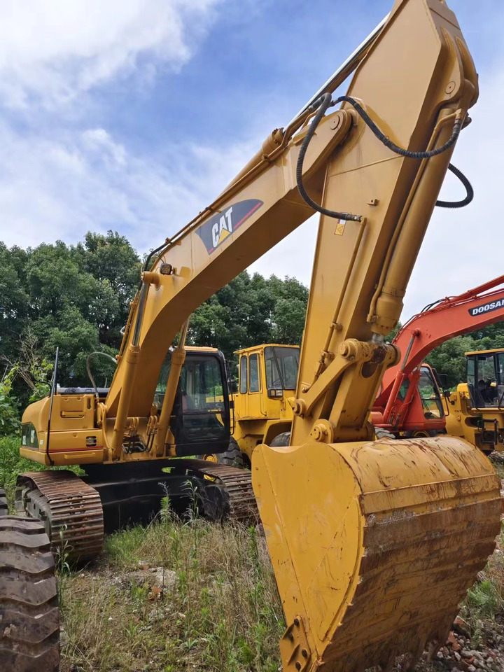 CATERPILLAR CAT 325C - Pelle sur chenille: photos 2 CATERPILLAR CAT 325C - Pelle sur chenille: photos 2