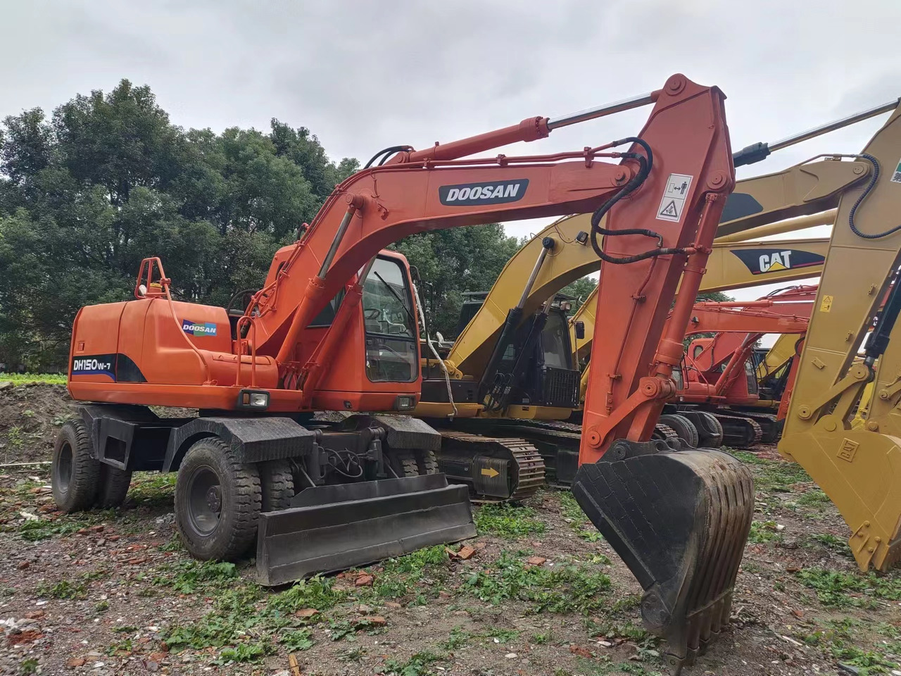 DOOSAN DH150W-7 - Pelle sur pneus: photos 1 DOOSAN DH150W-7 - Pelle sur pneus: photos 1