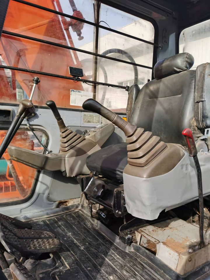 HITACHI EX120-2 - Pelle sur chenille: photos 5 HITACHI EX120-2 - Pelle sur chenille: photos 5