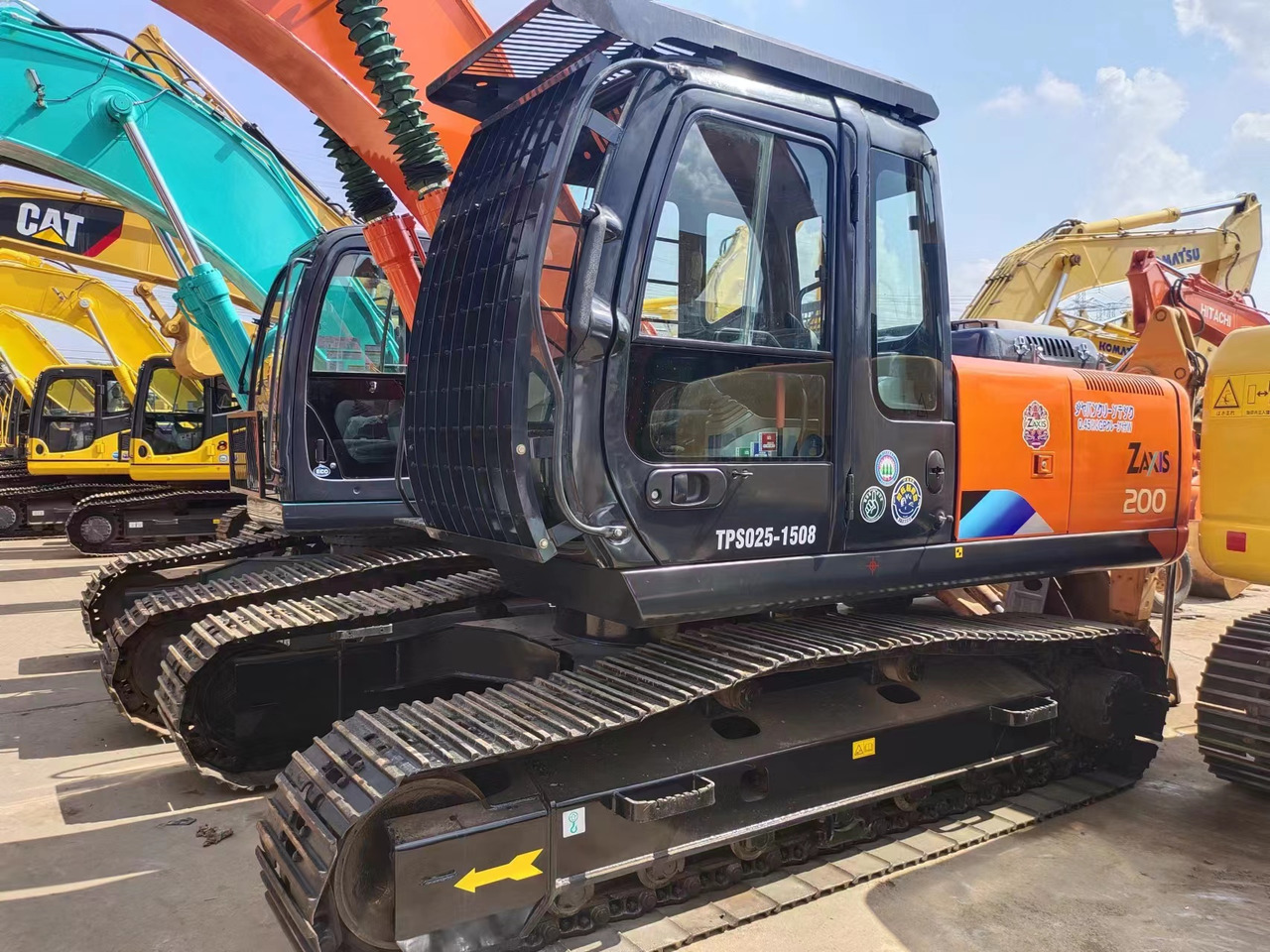 HITACHI ZX200 - Pelle sur chenille: photos 1 HITACHI ZX200 - Pelle sur chenille: photos 1