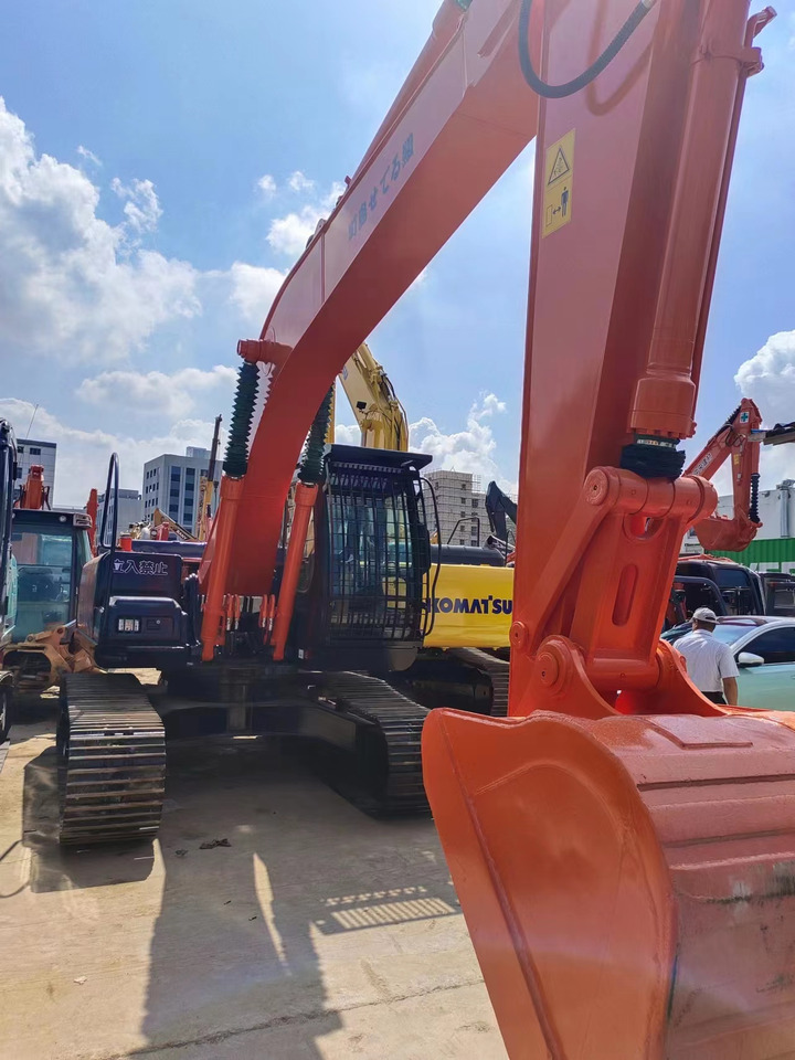 HITACHI ZX200 - Pelle sur chenille: photos 3 HITACHI ZX200 - Pelle sur chenille: photos 3