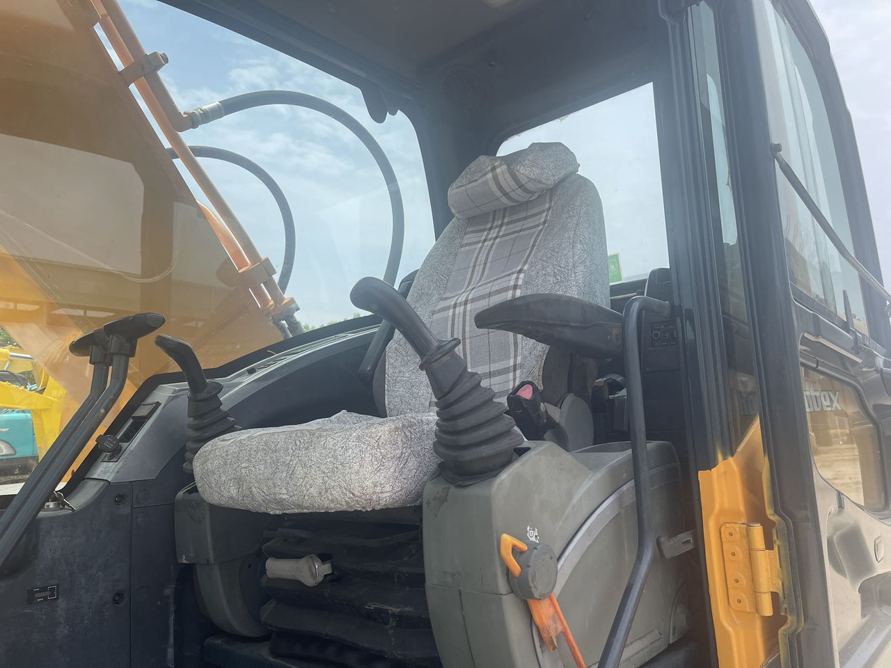 HYUNDAI 220LC-9S - Pelle sur chenille: photos 5 HYUNDAI 220LC-9S - Pelle sur chenille: photos 5