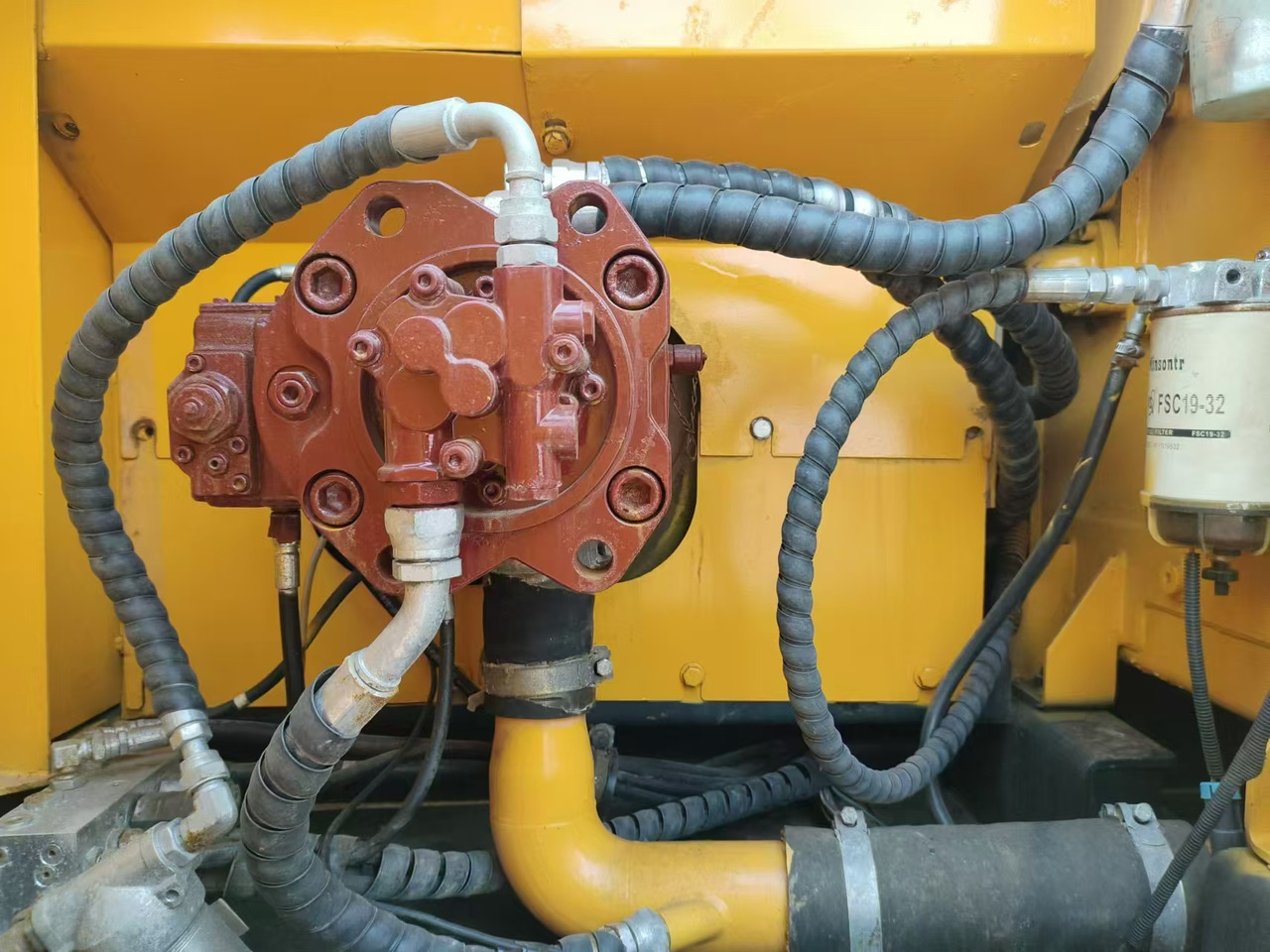 HYUNDAI R220LC-9S - Pelle sur chenille: photos 5 HYUNDAI R220LC-9S - Pelle sur chenille: photos 5