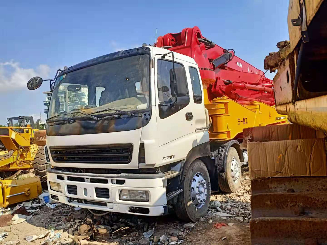 ISUZU 48M - Camion pompe: photos 1 ISUZU 48M - Camion pompe: photos 1