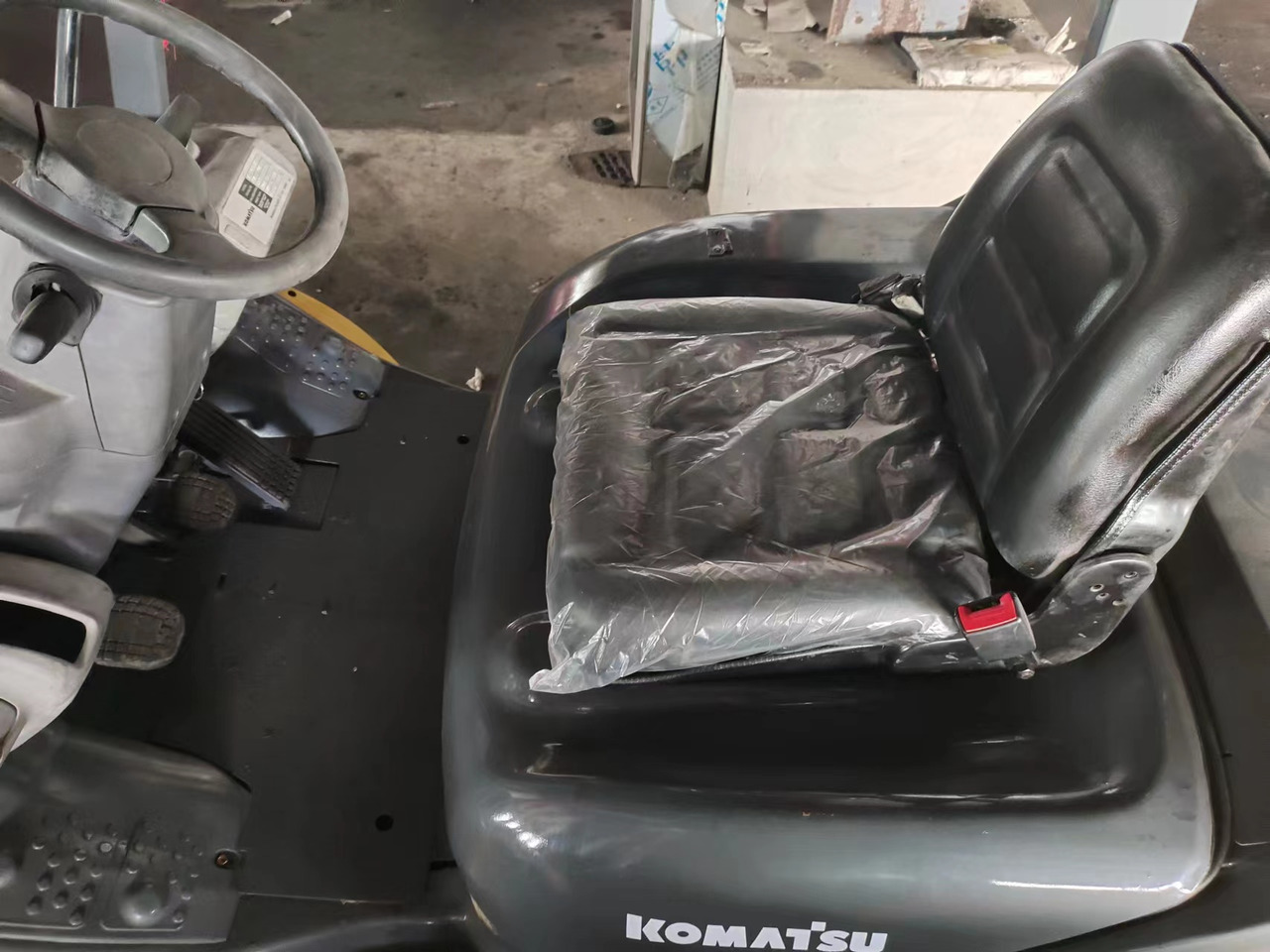 KOMATSU FD30 - Chariot élévateur diesel: photos 3 KOMATSU FD30 - Chariot élévateur diesel: photos 3