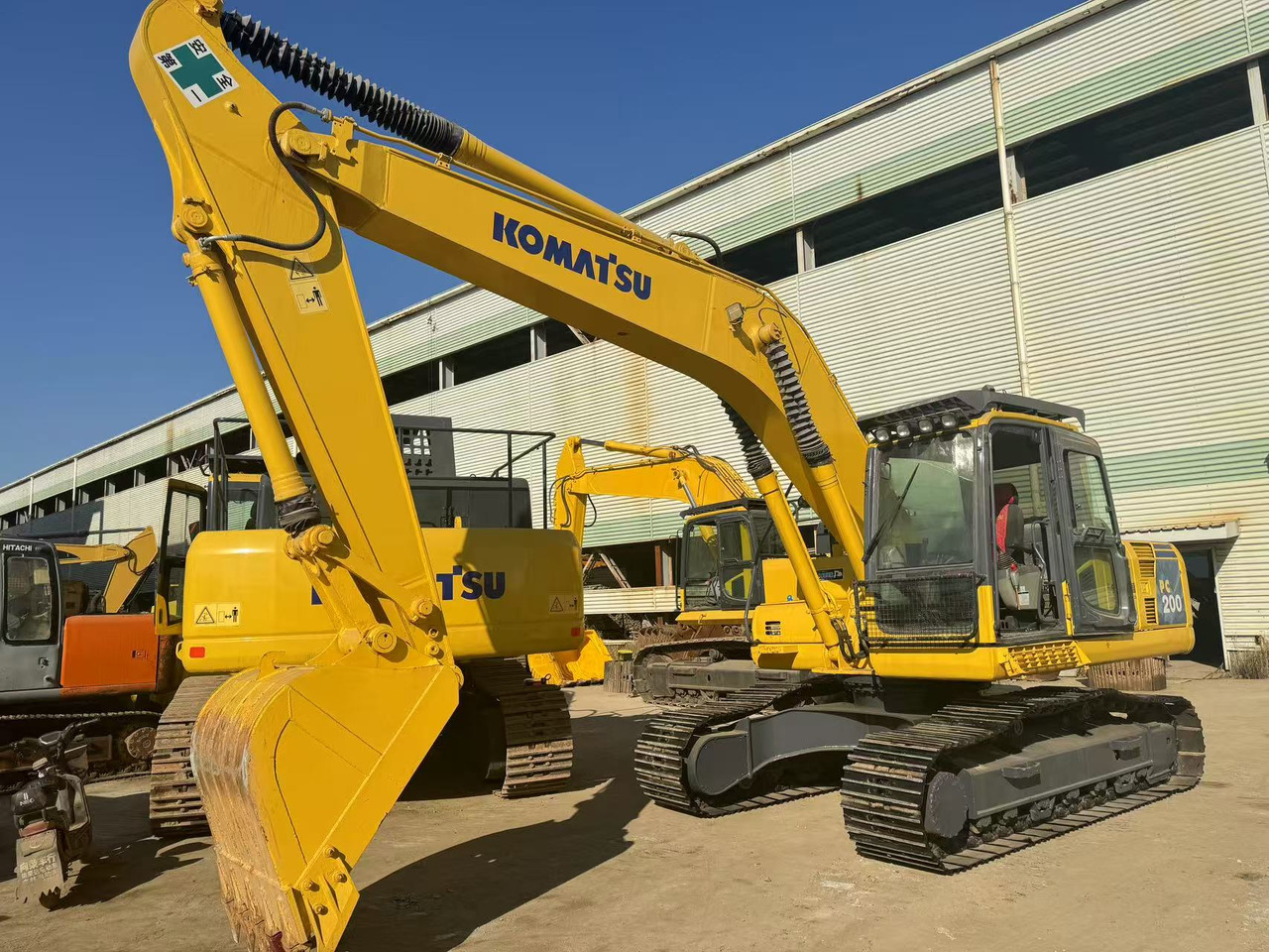 KOMATSU PC200-8 - Pelle sur chenille: photos 1 KOMATSU PC200-8 - Pelle sur chenille: photos 1