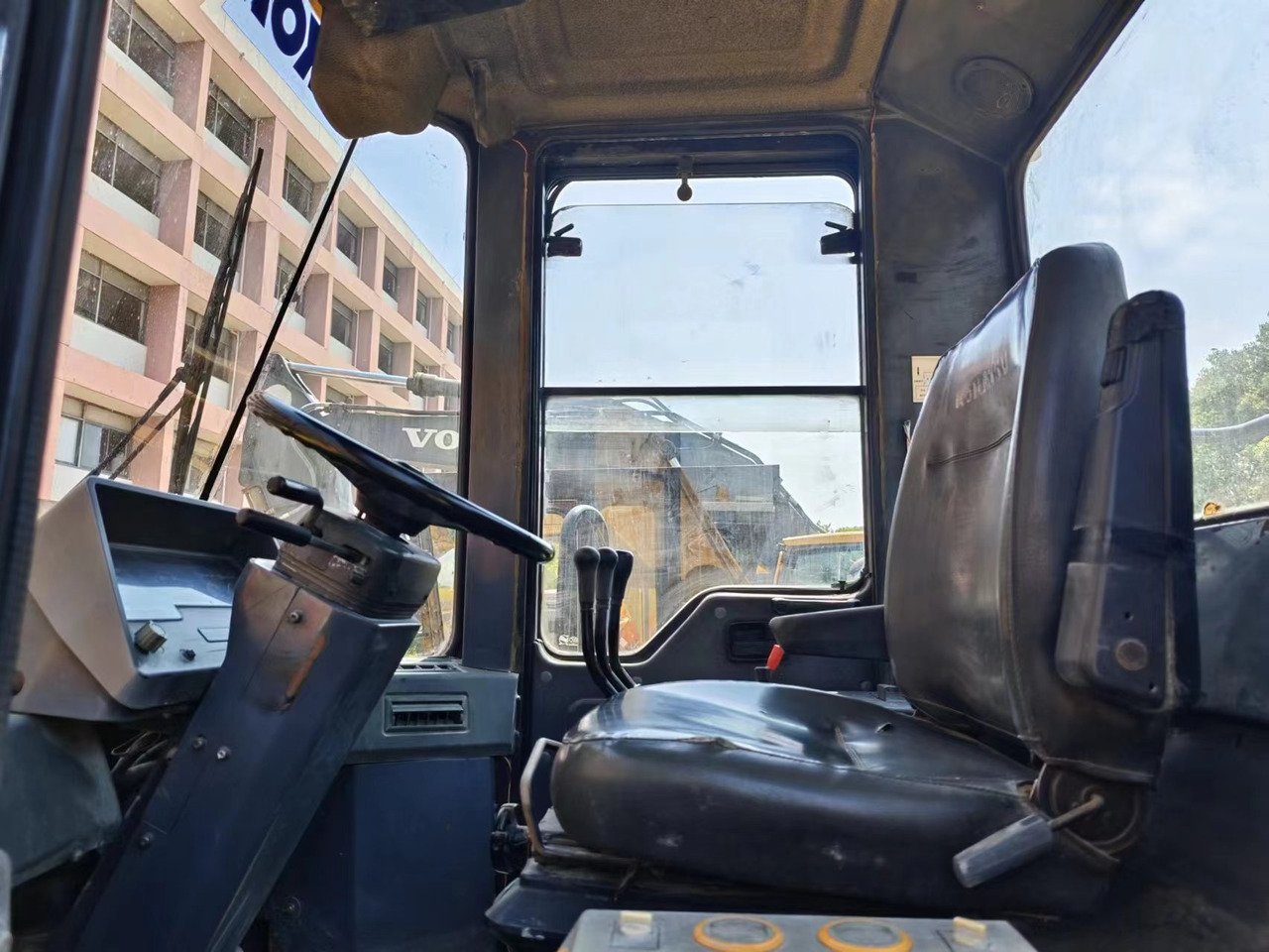 KOMATSU WA470-3 - Chargeuse sur pneus: photos 5 KOMATSU WA470-3 - Chargeuse sur pneus: photos 5