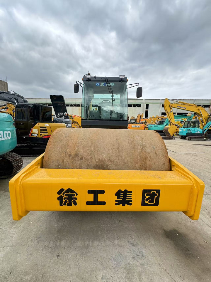 XCMG XS222J - Compacteur à pieds de mouton/ Monocylindre: photos 4 XCMG XS222J - Compacteur à pieds de mouton/ Monocylindre: photos 4