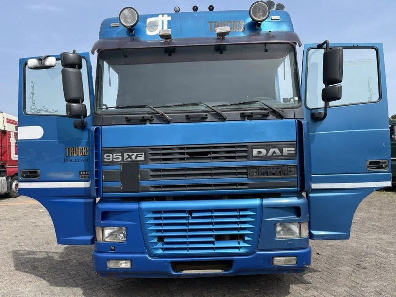 DAF XF 95.530 Tractor unit - Tracteur routier: photos 2 DAF XF 95.530 Tractor unit - Tracteur routier: photos 2