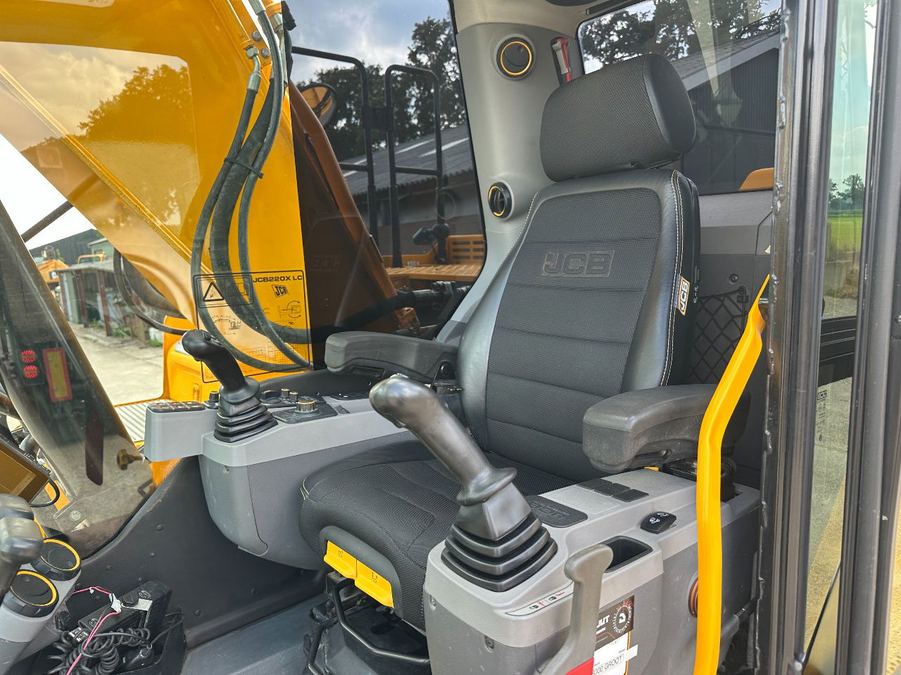 Pelle sur chenille JCB 220Xlc: photos 9
