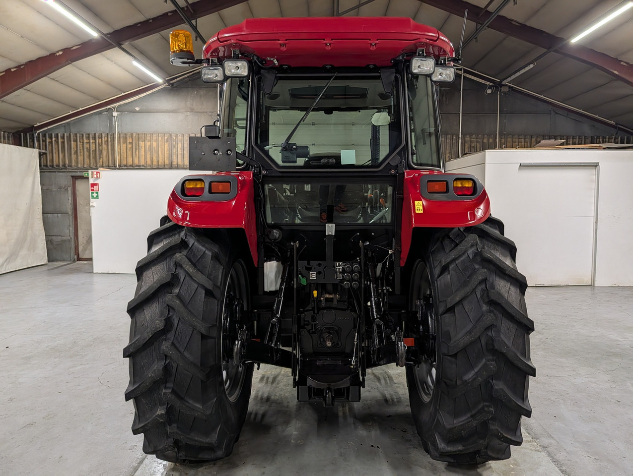 CASE IH Farmall 85A - Tracteur agricole: photos 3 CASE IH Farmall 85A - Tracteur agricole: photos 3