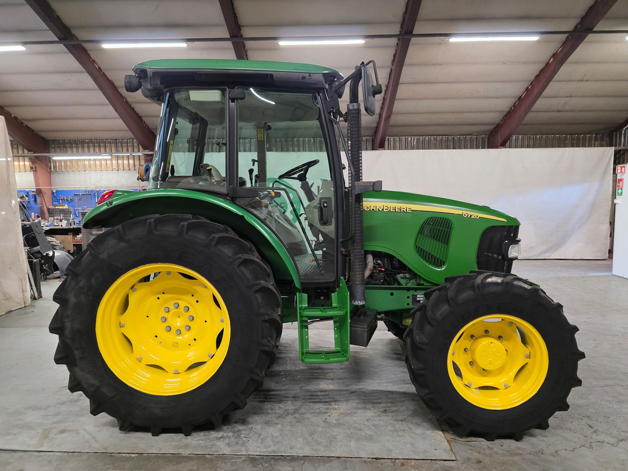 Tracteur agricole John Deere 5720: photos 6