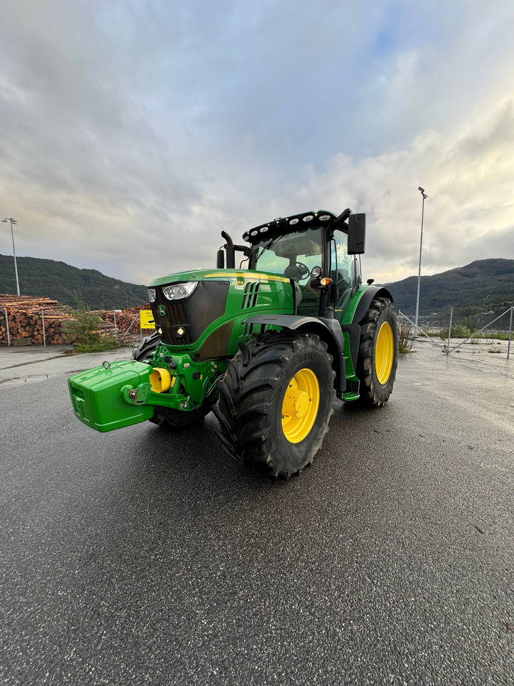 John Deere 6215R - Tracteur agricole: photos 1 John Deere 6215R - Tracteur agricole: photos 1