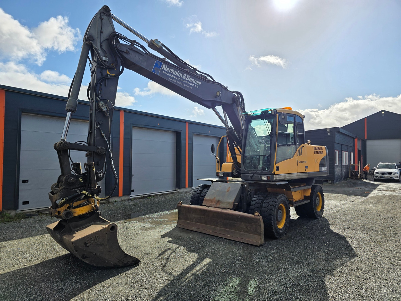 Volvo EW160C - Pelle sur pneus: photos 2 Volvo EW160C - Pelle sur pneus: photos 2