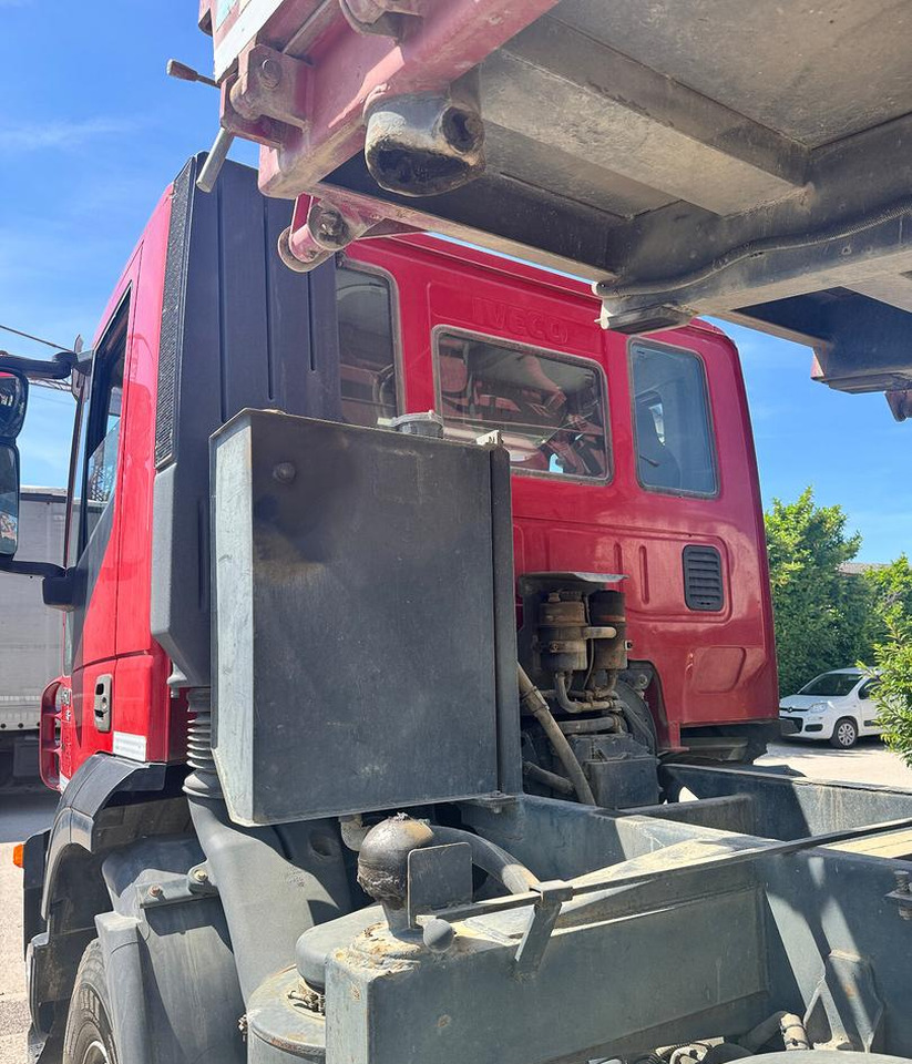 Camion benne IVECO TRAKKER 450 RIBALTABILE 8X4: photos 14