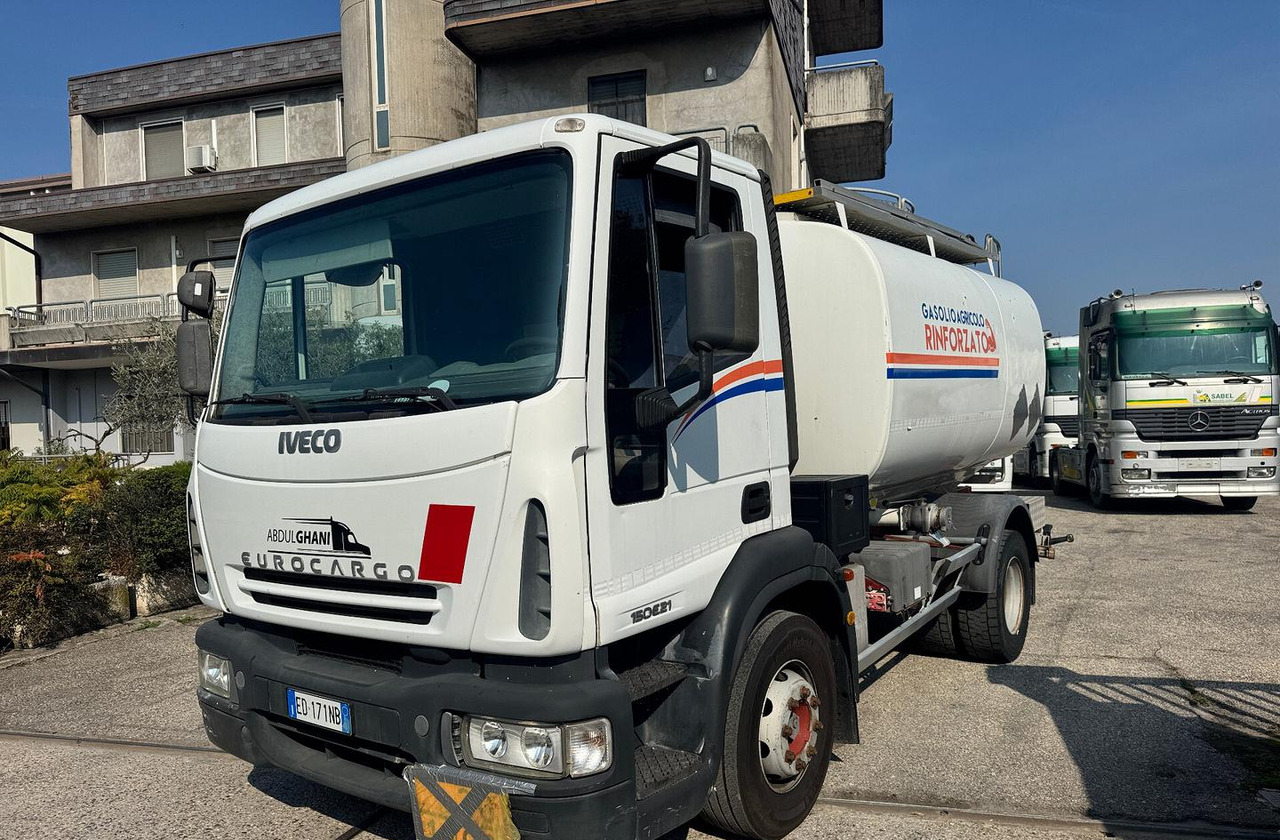 Iveco Eurocargo 150E21 Cisterna carburante - Camion citerne: photos 1 Iveco Eurocargo 150E21 Cisterna carburante - Camion citerne: photos 1