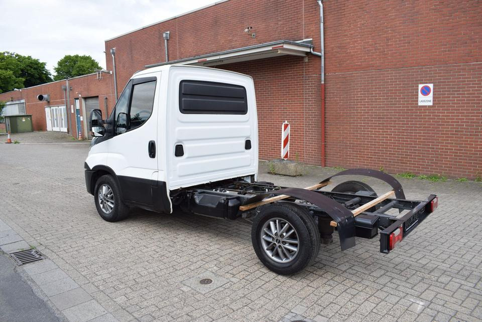Iveco Daily 35 S21 3,0 Automatik Luftfederung Tempomat - Châssis cabine, Véhicule utilitaire: photos 4 Iveco Daily 35 S21 3,0 Automatik Luftfederung Tempomat - Châssis cabine, Véhicule utilitaire: photos 4