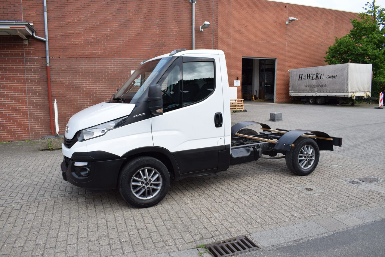 Iveco Daily 35 S21 3,0 Automatik Luftfederung Tempomat - Châssis cabine: photos 2 Iveco Daily 35 S21 3,0 Automatik Luftfederung Tempomat - Châssis cabine: photos 2