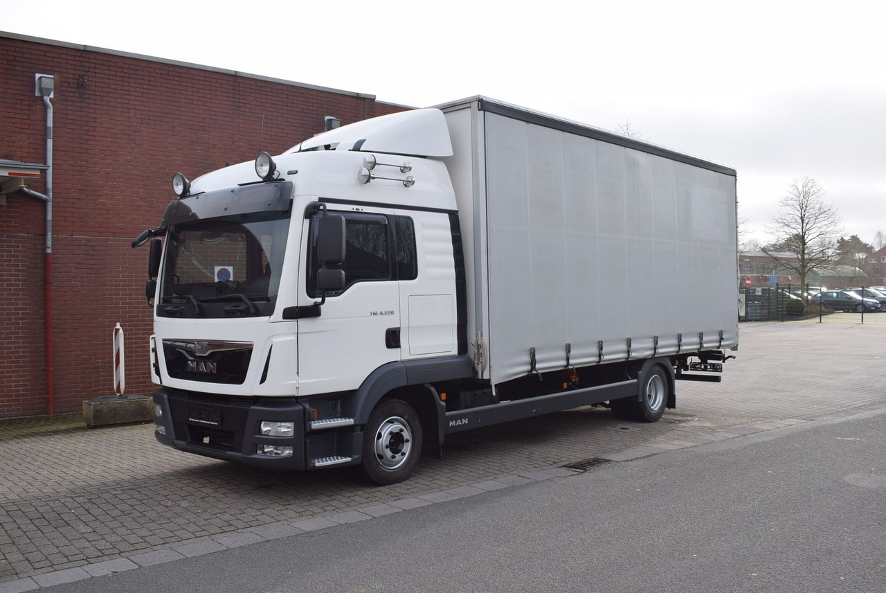 MAN TGL 8.220 Schiebeplane 2xSchlafplatz Standheiz. - Camion à rideaux coulissants: photos 1 MAN TGL 8.220 Schiebeplane 2xSchlafplatz Standheiz. - Camion à rideaux coulissants: photos 1