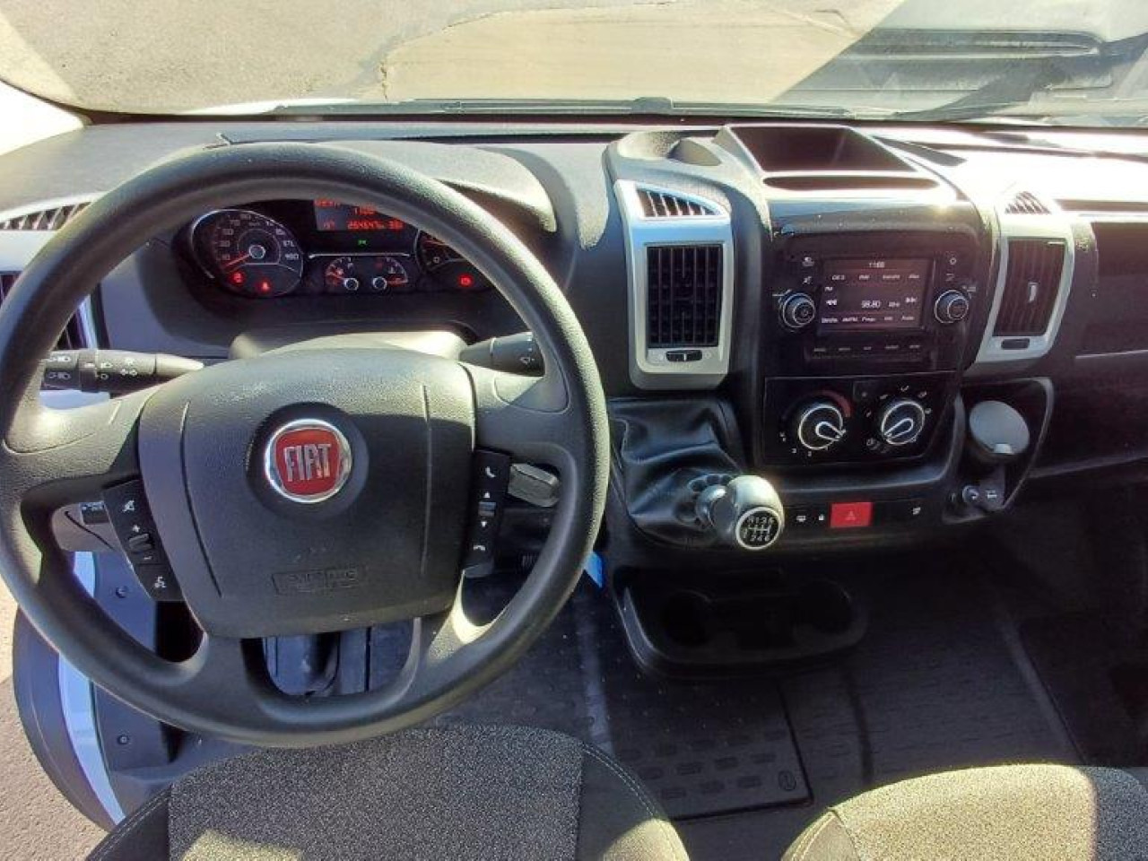 Photo d'intérieur 1: FIAT Ducato L4H3 Maxi — crédit-bail FIAT Ducato L4H3 Maxi