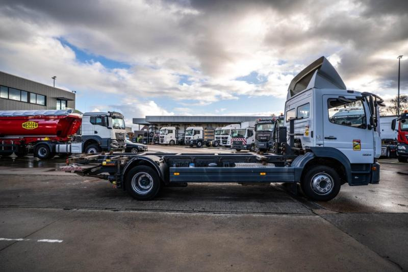 Mercedes ATEGO 1224 // HAYON DHOLLANDIA - Camion porte-conteneur/ Caisse mobile: photos 3 Mercedes ATEGO 1224 // HAYON DHOLLANDIA - Camion porte-conteneur/ Caisse mobile: photos 3