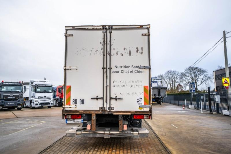 Renault D 19 280 WIDE + DHOLLANDIA 3 T. - Camion fourgon: photos 4 Renault D 19 280 WIDE + DHOLLANDIA 3 T. - Camion fourgon: photos 4