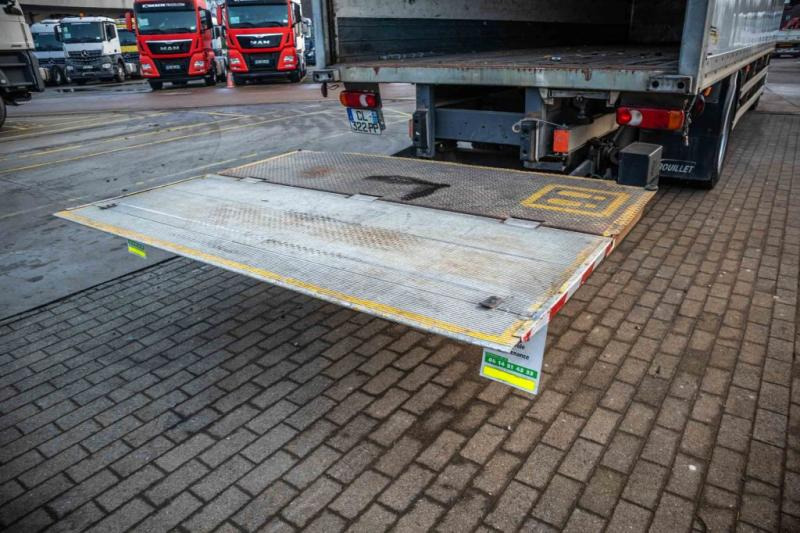 Renault MIDLUM 270 DXI (18t.)+DHOLLANDIA 2T. — crédit-bail Renault MIDLUM 270 DXI (18t.)+DHOLLANDIA 2T.: photos 7 Renault MIDLUM 270 DXI (18t.)+DHOLLANDIA 2T. — crédit-bail Renault MIDLUM 270 DXI (18t.)+DHOLLANDIA 2T.: photos 7