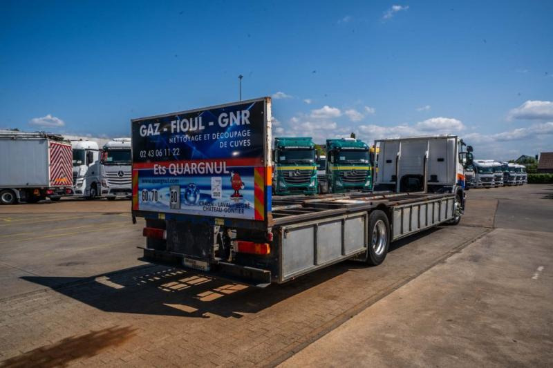 Scania P 270 (19T)- PORTE GAZ /10 PALETTES - Camion plateau: photos 4 Scania P 270 (19T)- PORTE GAZ /10 PALETTES - Camion plateau: photos 4