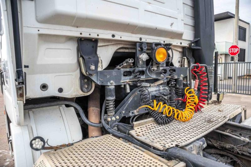 Mercedes ACTROS 1844 LS-MP3+E5+VOITH - Tracteur routier: photos 5 Mercedes ACTROS 1844 LS-MP3+E5+VOITH - Tracteur routier: photos 5