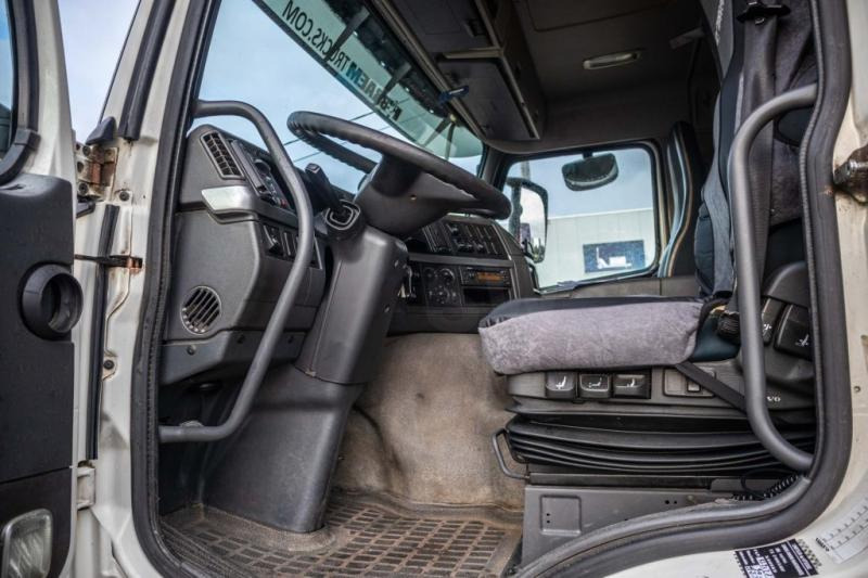 Volvo FM 330-6x2-E5+10 pneus/tires+intarder — crédit-bail Volvo FM 330-6x2-E5+10 pneus/tires+intarder: photos 8
