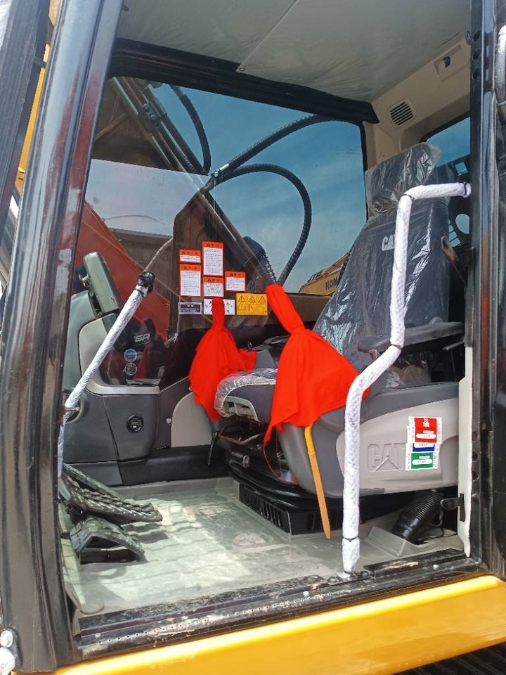 CAT 320D2 - Pelle sur chenille: photos 3 CAT 320D2 - Pelle sur chenille: photos 3