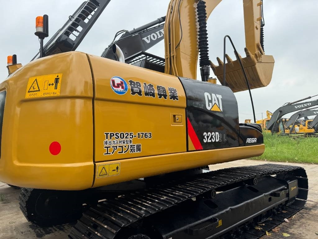 CAT 323D2 - Pelle sur chenille: photos 5 CAT 323D2 - Pelle sur chenille: photos 5