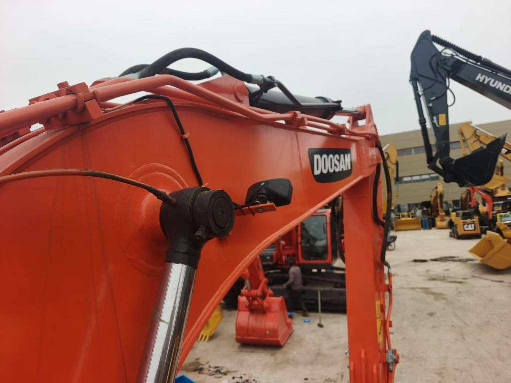 Doosan DX 140 - Pelle sur chenille: photos 2 Doosan DX 140 - Pelle sur chenille: photos 2