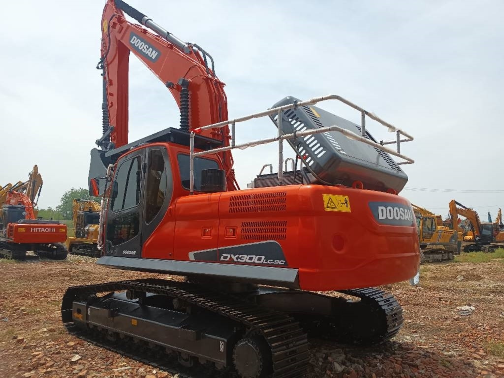 Doosan DX300LC - Pelle sur chenille: photos 4 Doosan DX300LC - Pelle sur chenille: photos 4