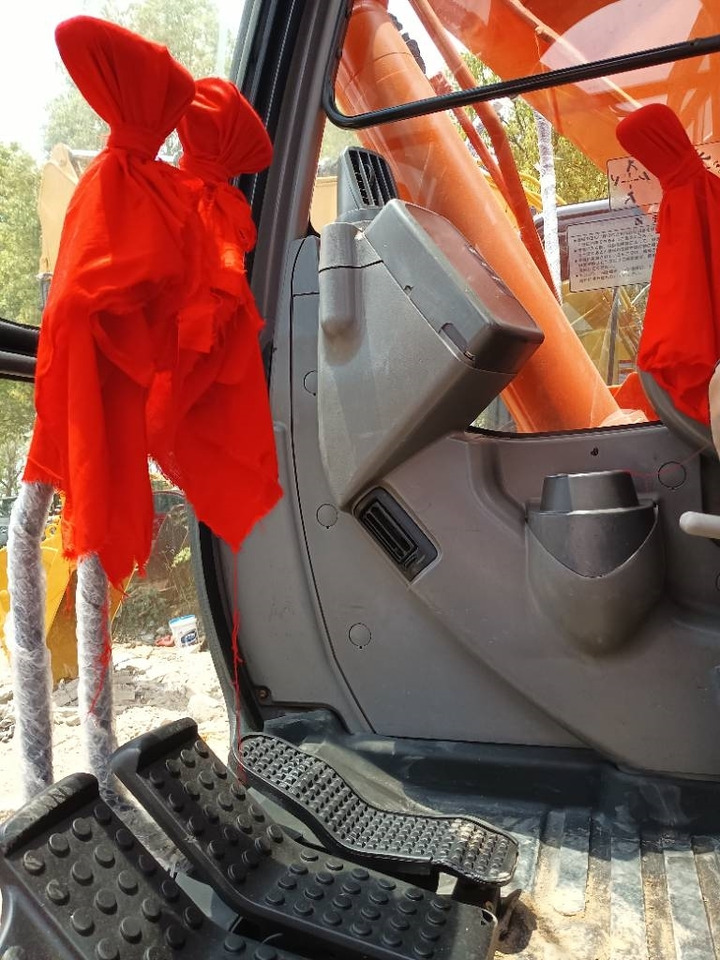 Hitachi ZX 135 U-5 - Pelle sur chenille: photos 5 Hitachi ZX 135 U-5 - Pelle sur chenille: photos 5