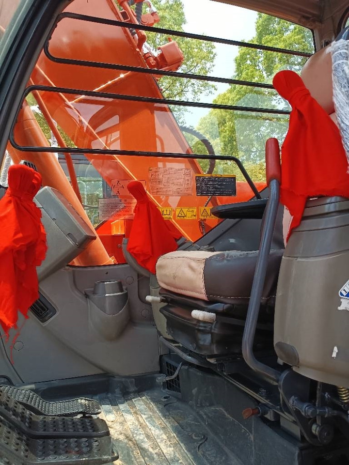 Hitachi ZX 135 U-5 - Pelle sur chenille: photos 4 Hitachi ZX 135 U-5 - Pelle sur chenille: photos 4