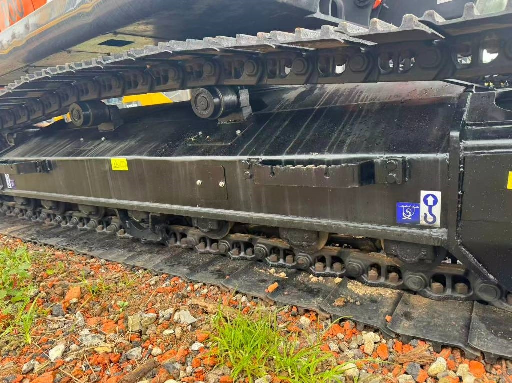 Hitachi ZX 200 - Pelle sur chenille: photos 5 Hitachi ZX 200 - Pelle sur chenille: photos 5