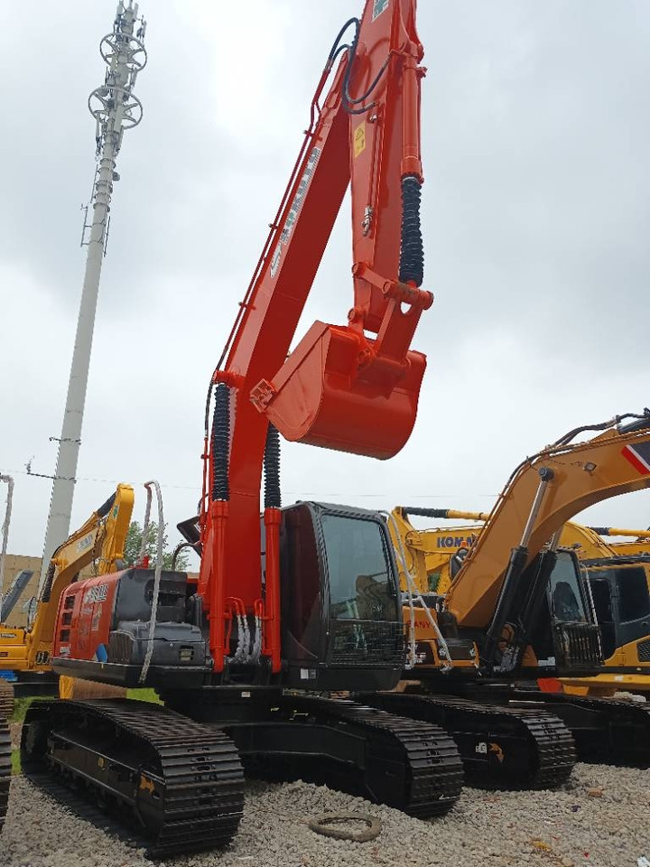 Hitachi ZX 200 - Pelle sur chenille: photos 1 Hitachi ZX 200 - Pelle sur chenille: photos 1