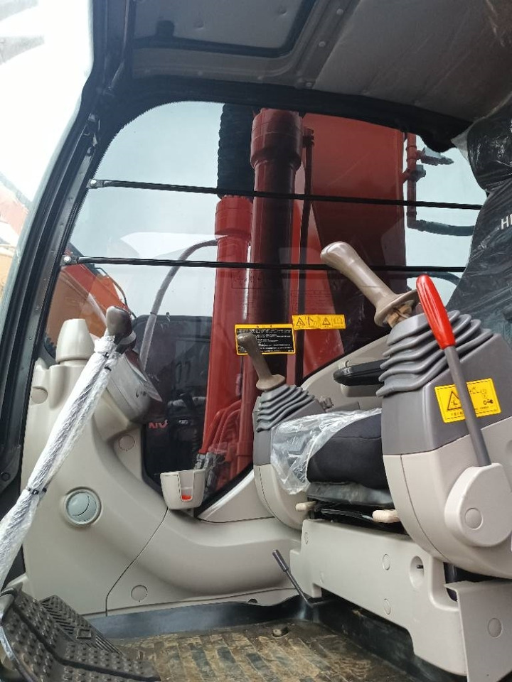 Hitachi ZX 200 - Pelle sur chenille: photos 3 Hitachi ZX 200 - Pelle sur chenille: photos 3