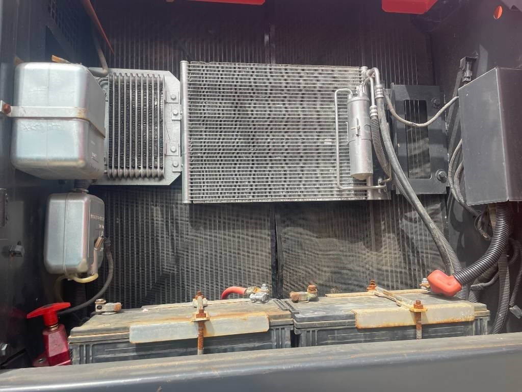 Hitachi ZX 240 - Pelle sur chenille: photos 3 Hitachi ZX 240 - Pelle sur chenille: photos 3