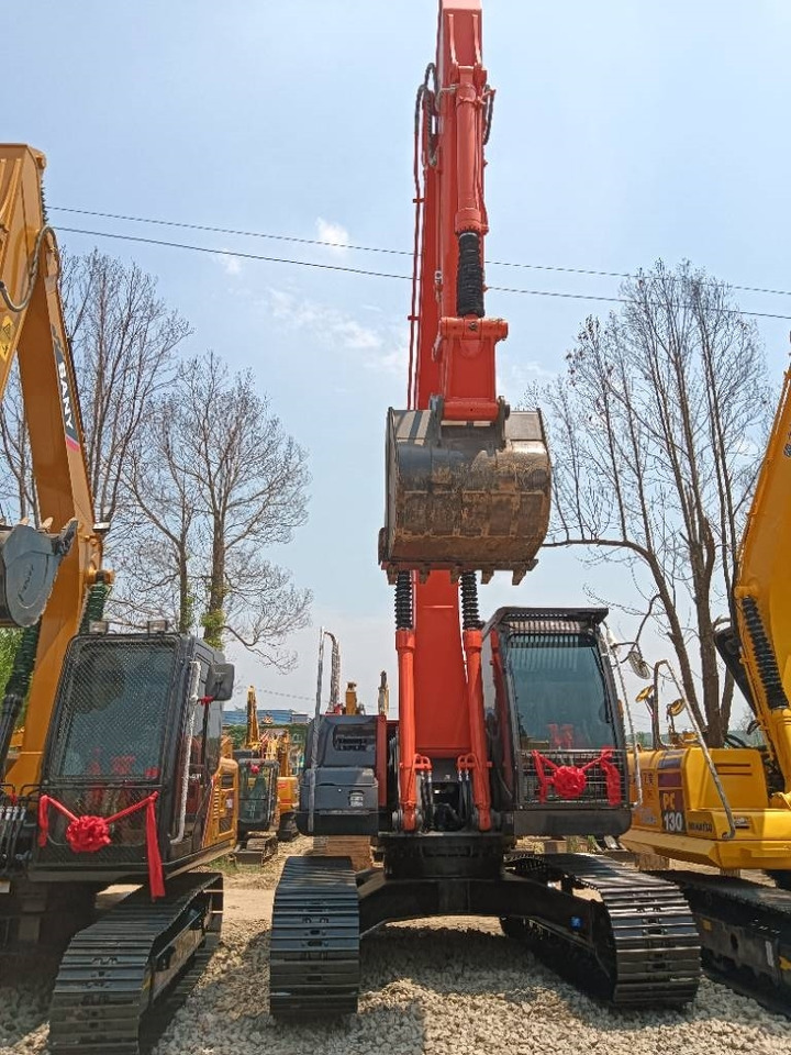 Hitachi ZX 240 - Pelle sur chenille: photos 2 Hitachi ZX 240 - Pelle sur chenille: photos 2