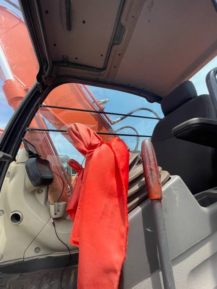 Hitachi ZX 240 - Pelle sur chenille: photos 2 Hitachi ZX 240 - Pelle sur chenille: photos 2