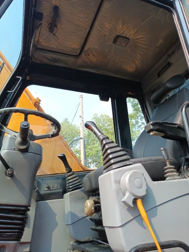 Hyundai R 150 W - Pelle sur pneus: photos 4 Hyundai R 150 W - Pelle sur pneus: photos 4