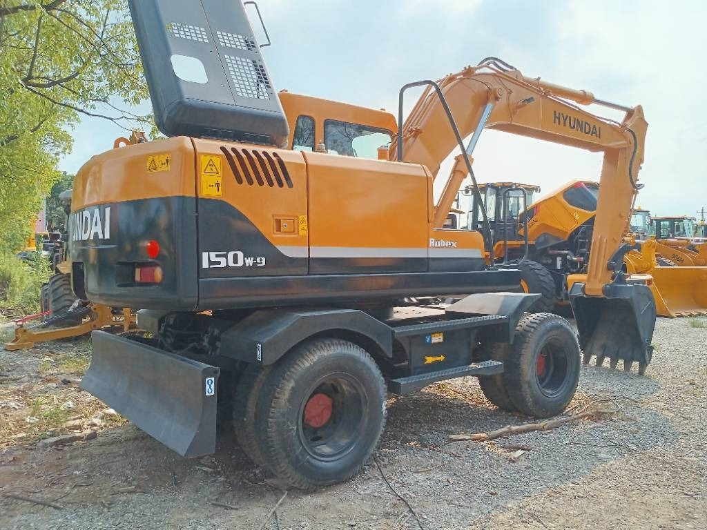 Hyundai R 150 W - Pelle sur pneus: photos 1 Hyundai R 150 W - Pelle sur pneus: photos 1