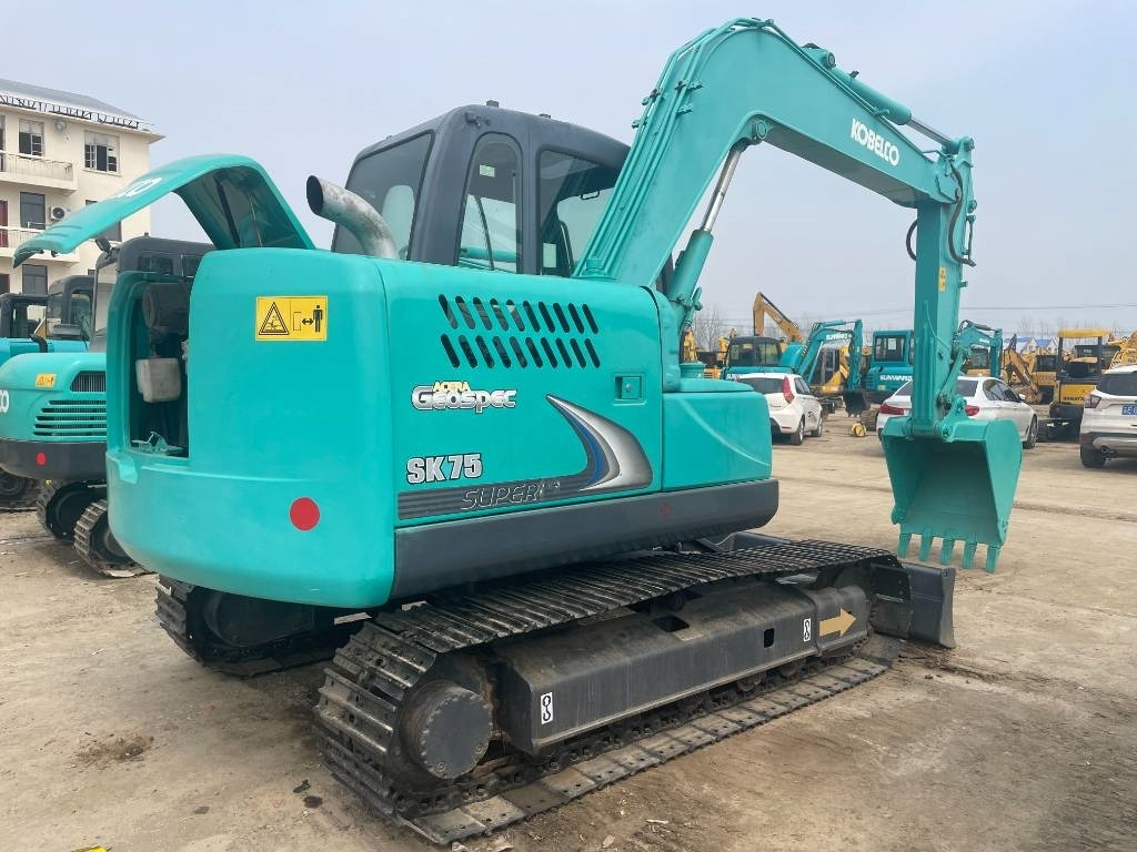 Kobelco SK 75 - Pelle sur chenille: photos 2 Kobelco SK 75 - Pelle sur chenille: photos 2