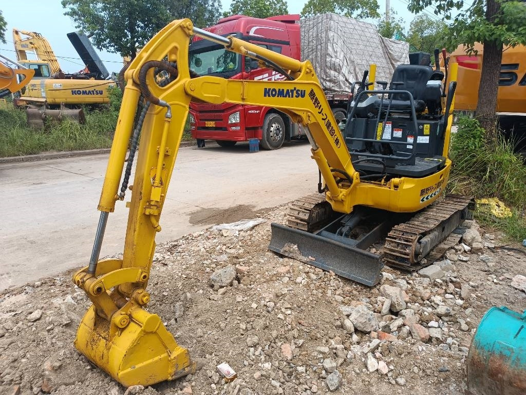 Komatsu PC 18 - Pelle sur chenille: photos 1 Komatsu PC 18 - Pelle sur chenille: photos 1