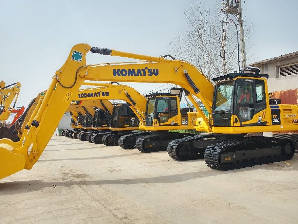 Komatsu PC 200 - Pelle sur chenille: photos 3 Komatsu PC 200 - Pelle sur chenille: photos 3