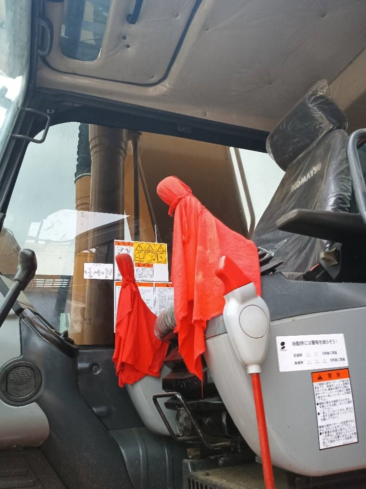 Komatsu PC 220-8 - Pelle sur chenille: photos 5 Komatsu PC 220-8 - Pelle sur chenille: photos 5